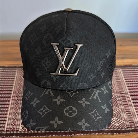 Designer style cap NWT - Picture 1 of 4